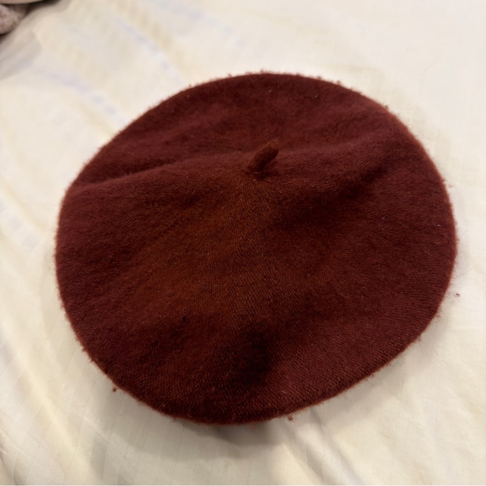 Chic Burgundy Beret